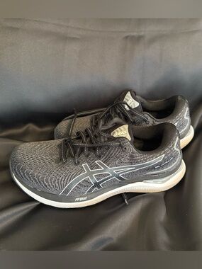 ASICS Women’s Black and White Athletic Running Shoes - Gel-Cumulus 24